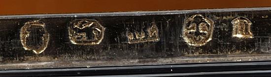 A George III silver snuff box, by John Lawrence & Co, Length 91mm. Weight 3.8oz/120grms